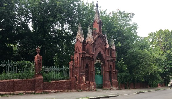 Байкове кладовище в Києві — історична брама